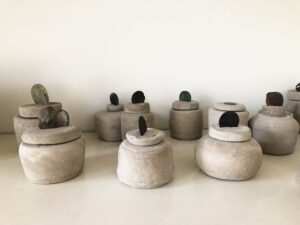 mini-urn: memory potje van waddenklei ongebakken, 10 ml. </br>35 euro